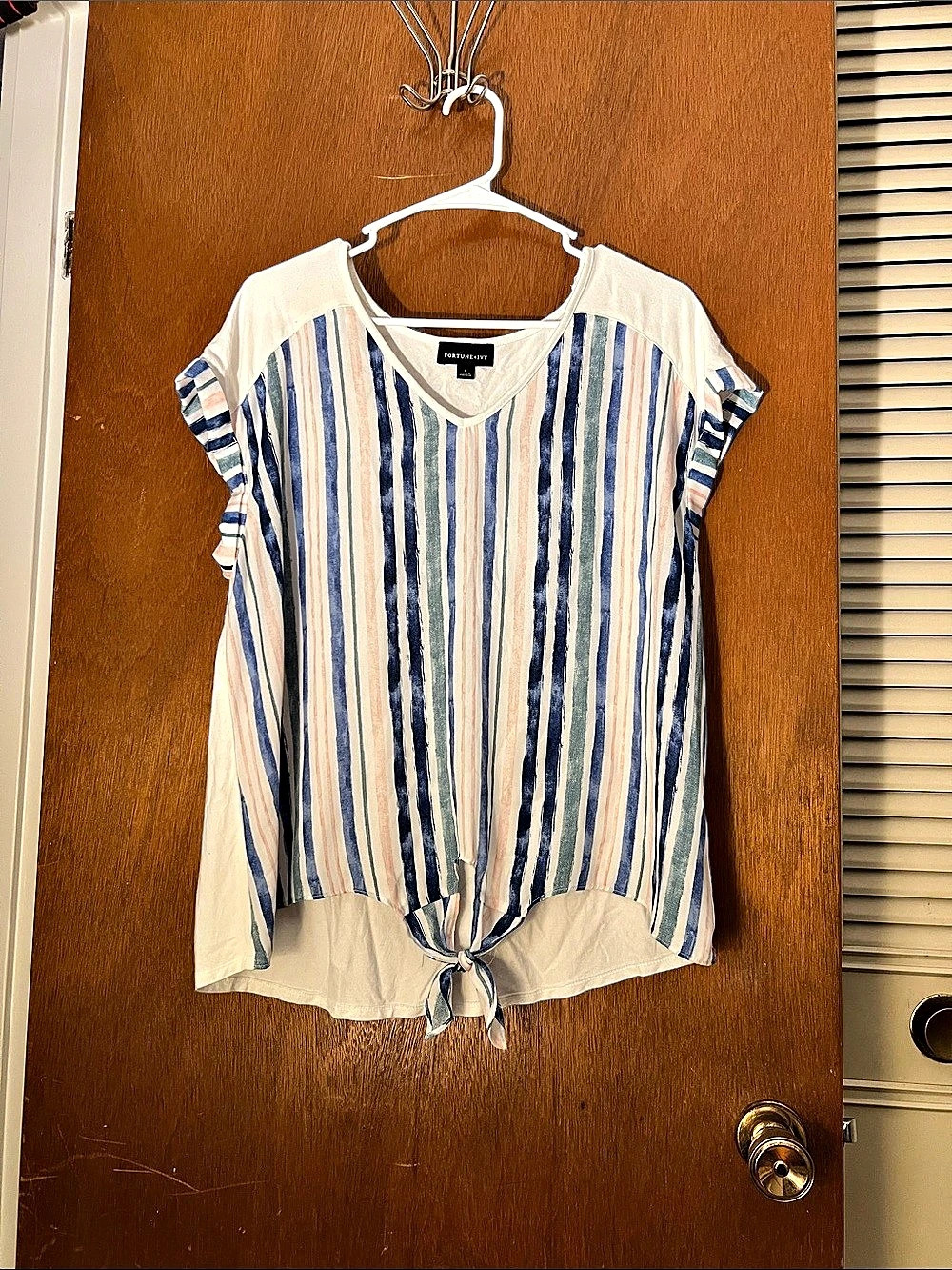 Fortune+Ivy Striped Blouse in White & Blue Large Like New